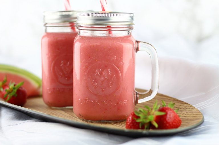 Cremiger Wassermelonen-Erdbeer-Smoothie mit Hafermilch - Mary Loves