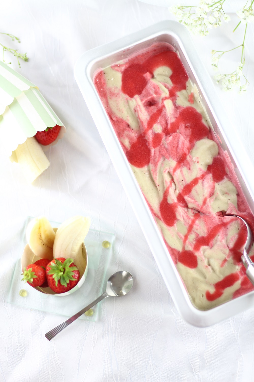 Nicecream - Leckeres Erdbeer-Bananen-Eis ohne Eismaschine