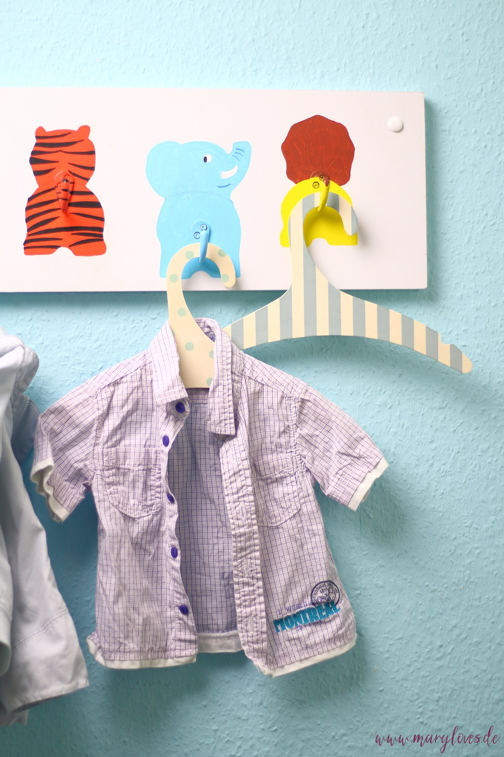 DIY Kindergarderobe mit lustigen Tiermotiven für's Kinderzimmer