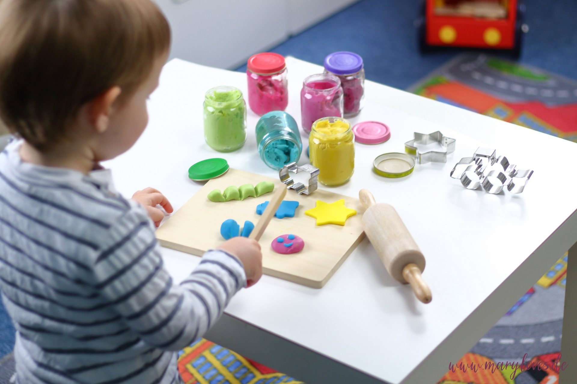 DIY Kinderknete - Ungiftige Knete selber machen - Mary Loves