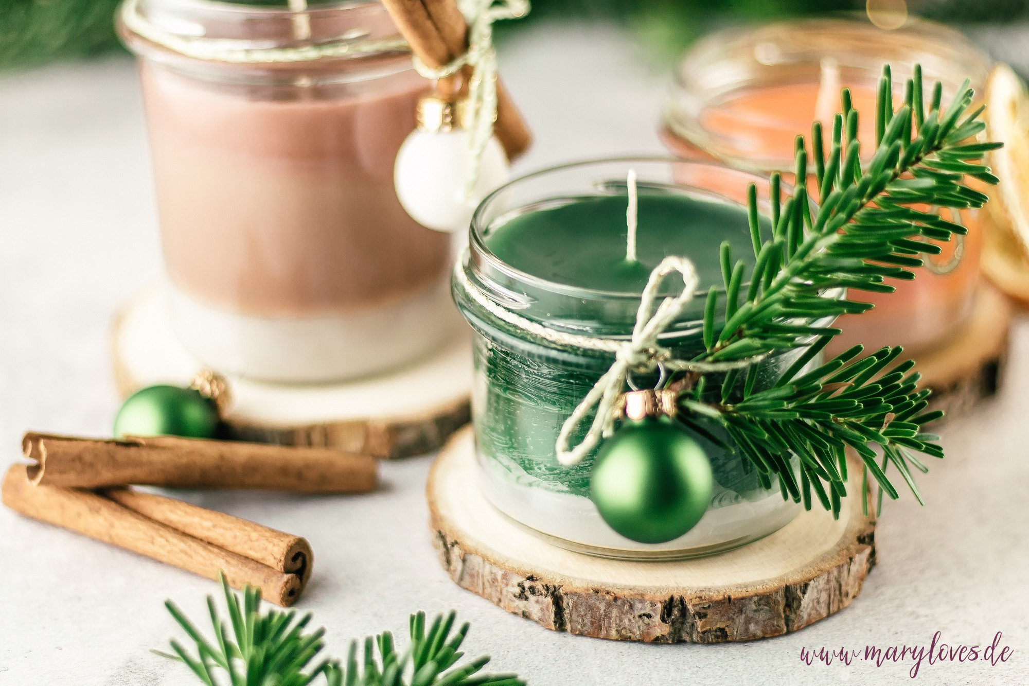 DIY Geschenkidee: Weihnachtliche Duftkerzen selber machen & verschenken