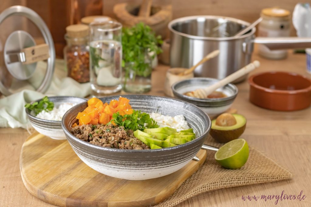 Hot Honey Beef Bowl: Schnelles Bowl-Rezept mit Süßkartoffeln & Avocado