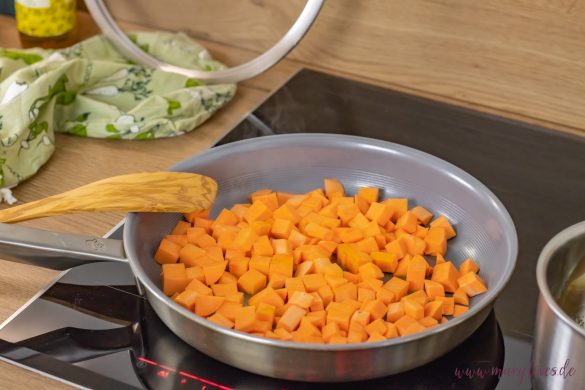 Süßkartoffeln in der ZEN-Pan von GreenKitchen anbraten
